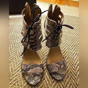 SIGNATURE Leather Heels